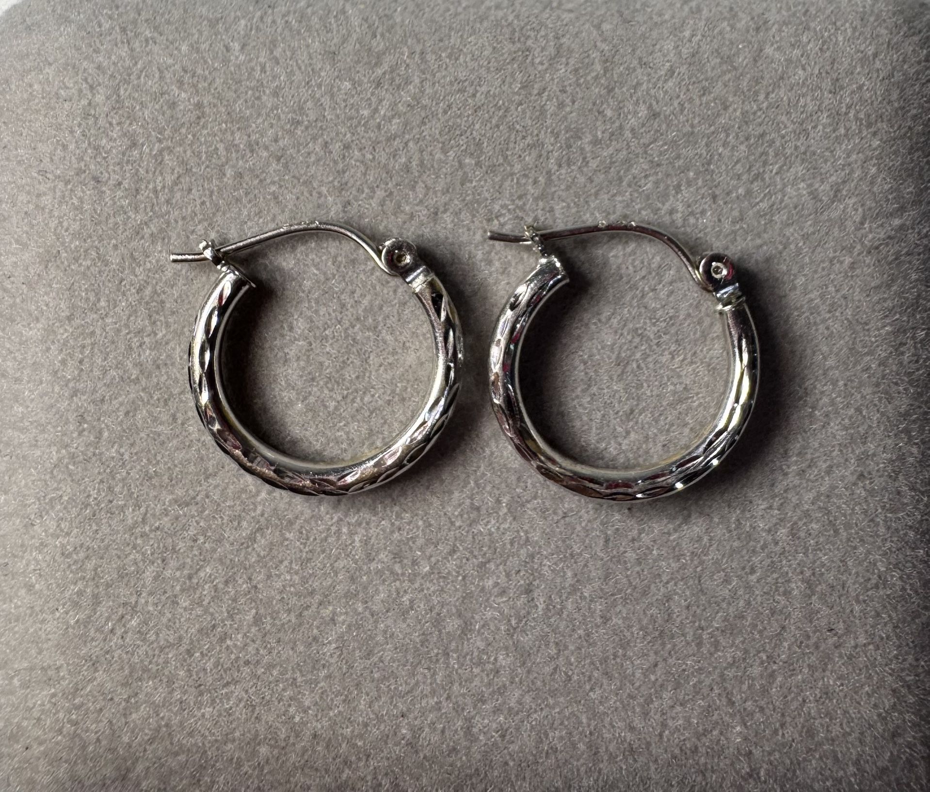 14K Solid White Gold 15.5mm Etched Tube Hoops Hinge-back .7g