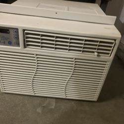 Selling Air Conditioner 