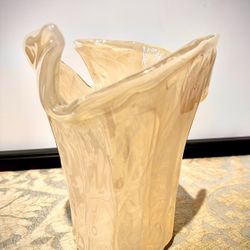 Beautiful Italian Murano vase; H8.5xW7 inch Lbs 3. Warm goldish yellow color, item is in excellent like new condition Item# idk355 Lbs 3 