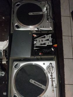 Numark TT1600 DJ Turntables Pair with Gemini Mixer