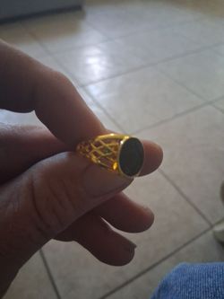 Gold onix ring