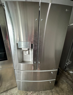 LG 4-Door French Door Fridge with Ice and Water