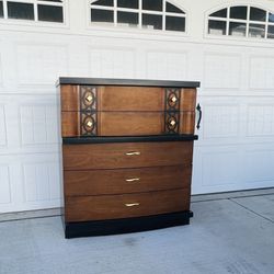 Dresser (Delivery Available)