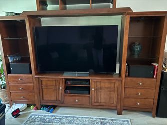 Entertainment center