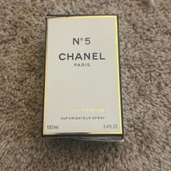 N•5 CHANEL PARIS