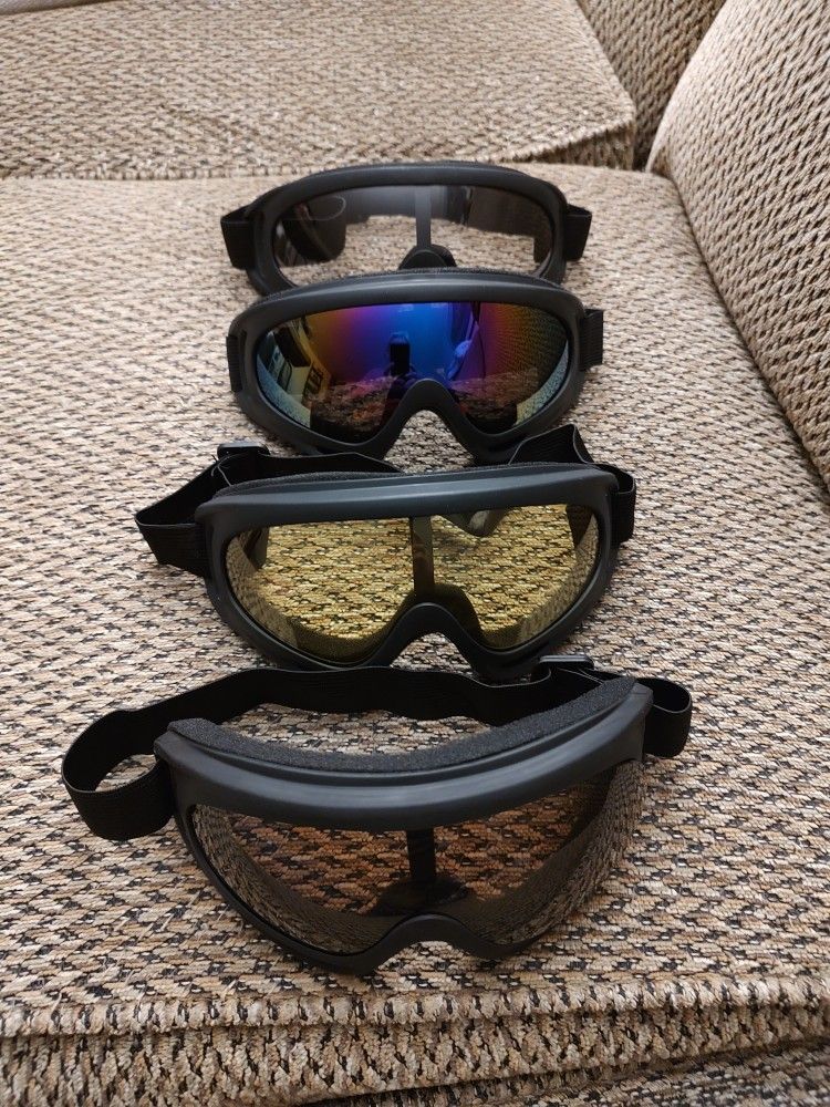BIKE/MOTORCYCLE GOGGLES.  ADJUSTABLE STRAP.  $8 EACH.  NEW.  PICKUP ONLY 