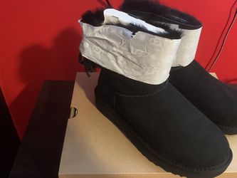 BRAND NEW UGG CLASSIC DOUBLE BOW MINI SIZE 7
