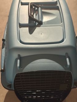 Dog carrier plastic 24x16” like new