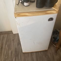 Used Mini Fridge 