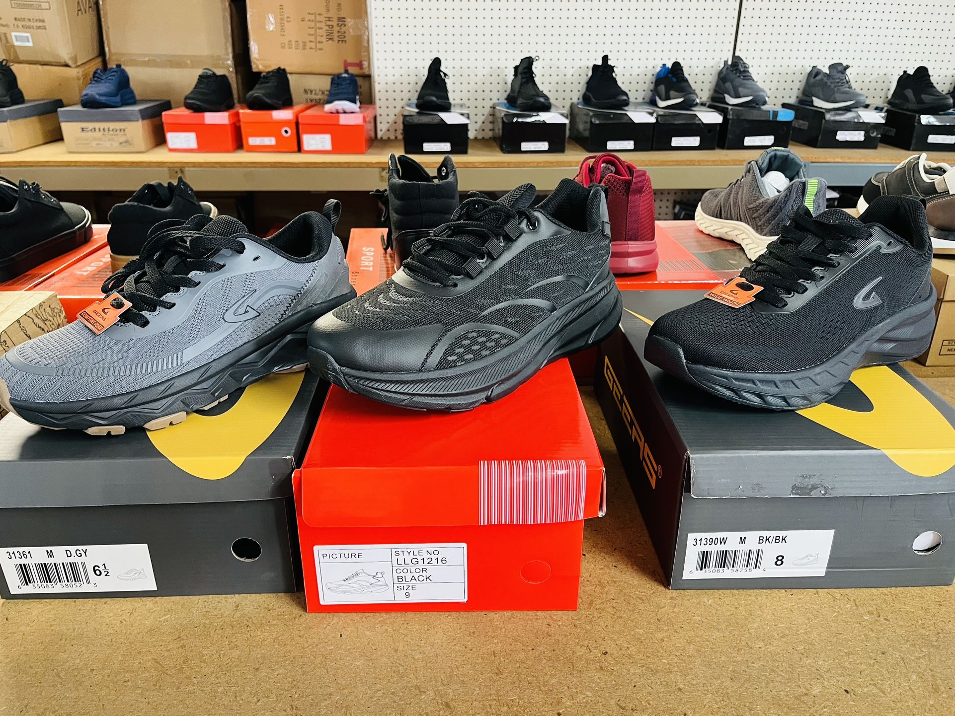 Beautiful Man Tennis Shoes $20