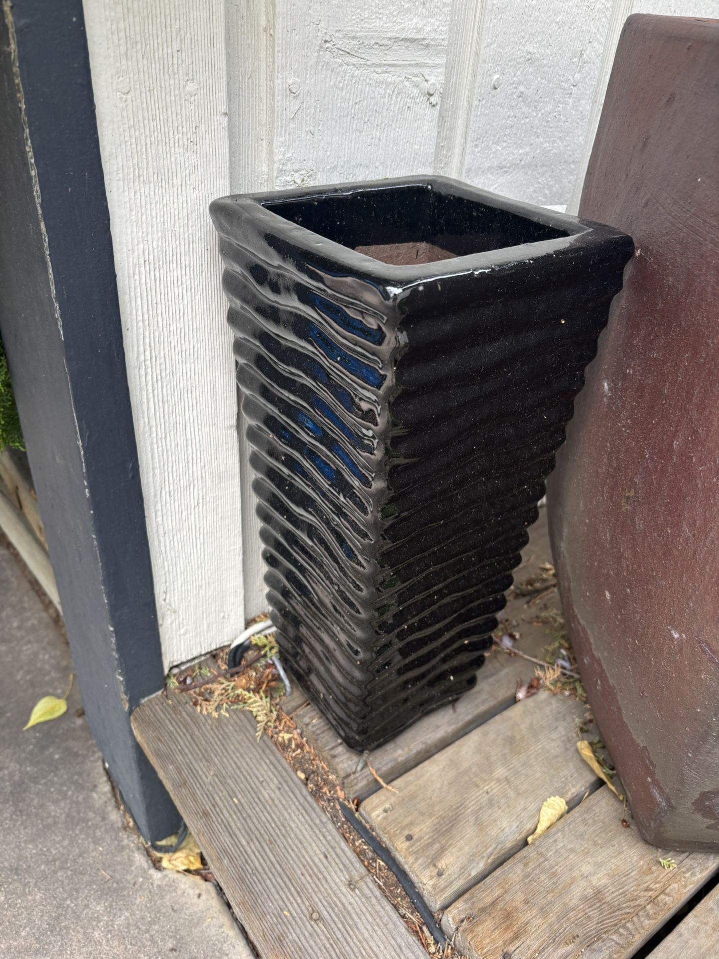 Flower Pot Ceramic Black Ridge NWOT 18x6”