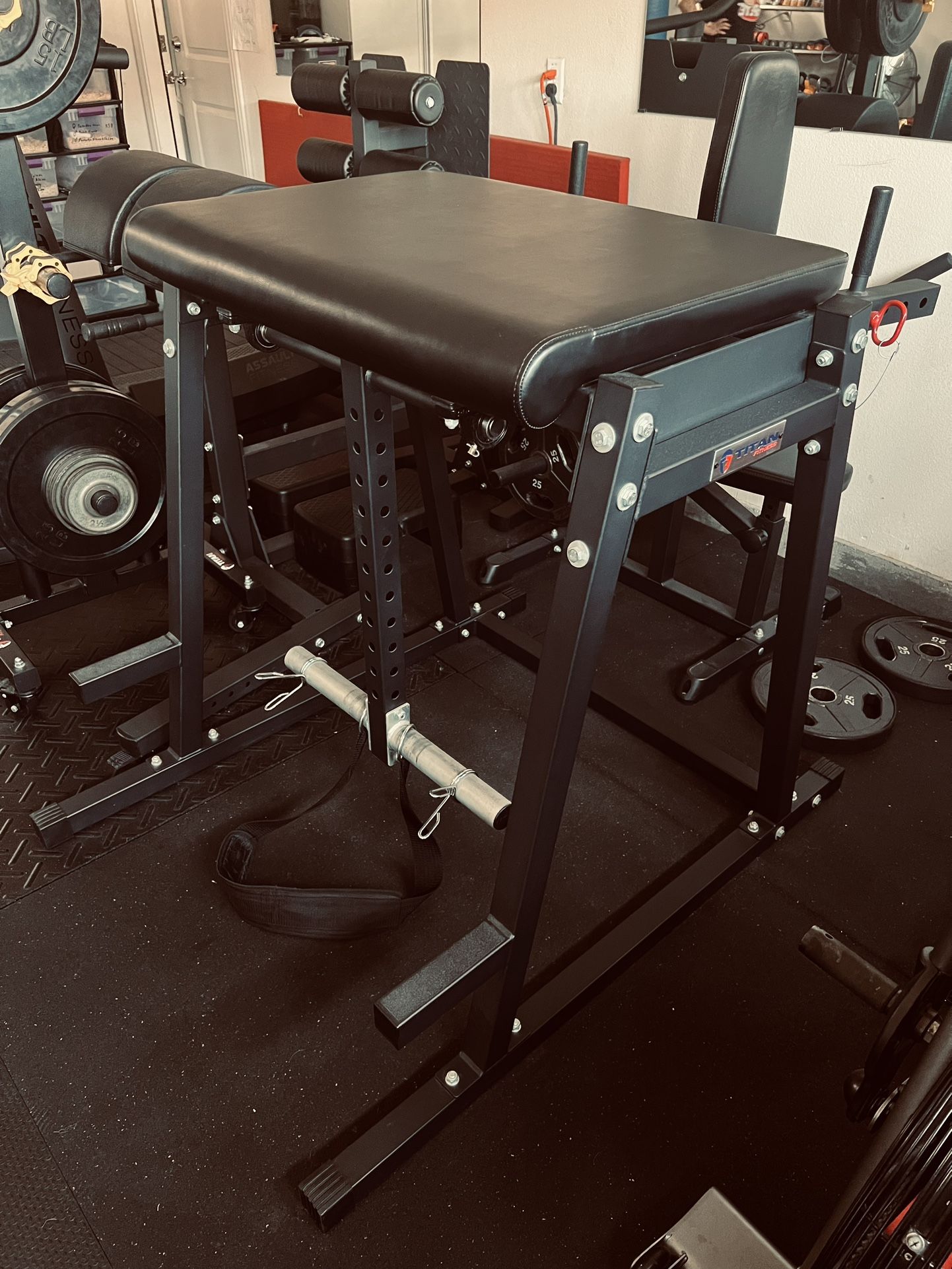 Titan Fitness Reverse Hyper HPND Machine