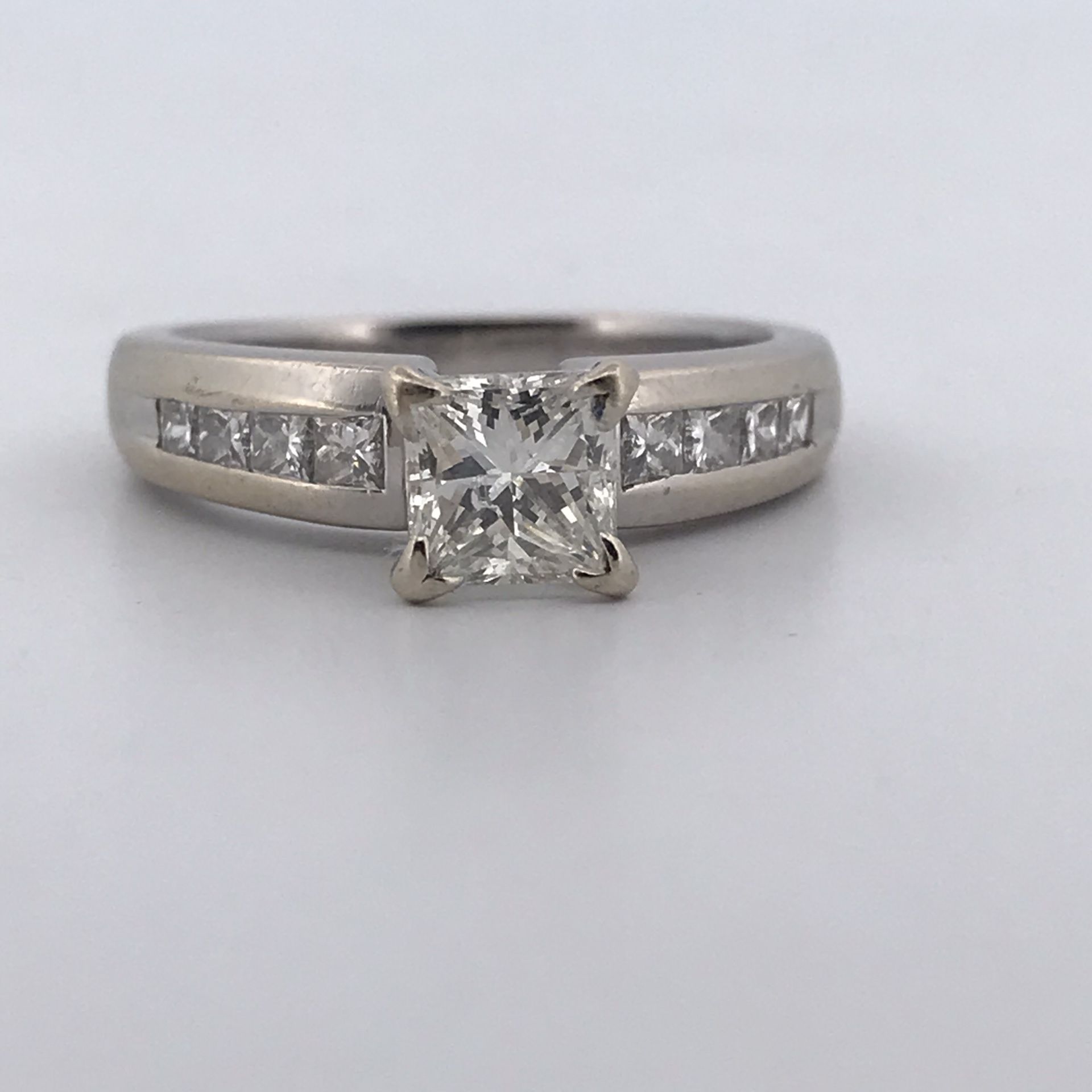 14k white gold diamond ring size 8.25