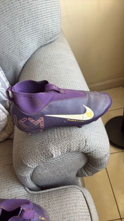 Soccer Cleats Size 5Y
