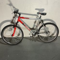 BICYCLE TREK 21 SPEED SIZE 26 BRAND NEW