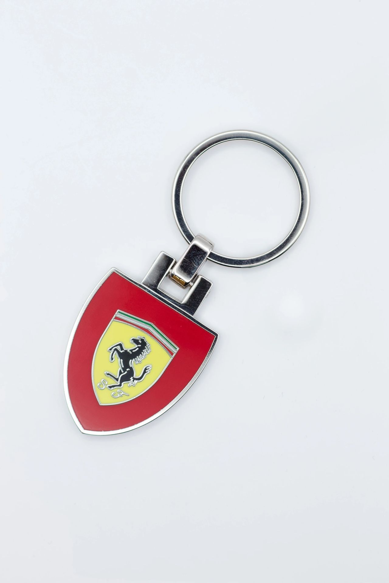 New FERRARI Scudetto Keyring and pencil set