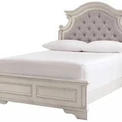 Ashley furniture Realyn Set (Full Bed) 