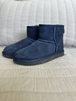UGG Womens Classic Mini II Boot Size 5