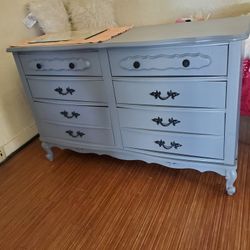 Grau Dresser