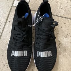 Brand New PUMA ladies Soft Foam Athletic Sneakers size 7.5