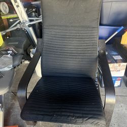 I have 2 black chairs in good condition 