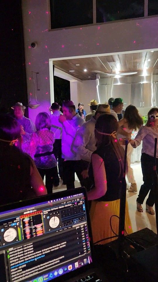 Djs