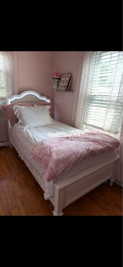 Raymour and Flanagan new twin bed with lights