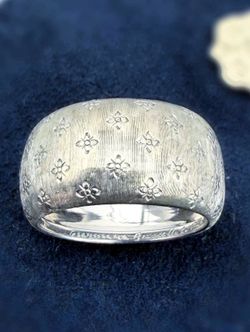 Mario Buccellati Milano Italy 18k White Gold Macri Giglio Etched Brushed Eternelle Band ring 10mm