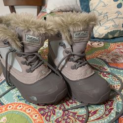 Shoes For Girl Snow ❄️ Or 🌧 Size 2