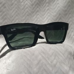Ray-Ban Sunglasses - Polarized Lens