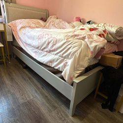 Two twin Beds With Mattress