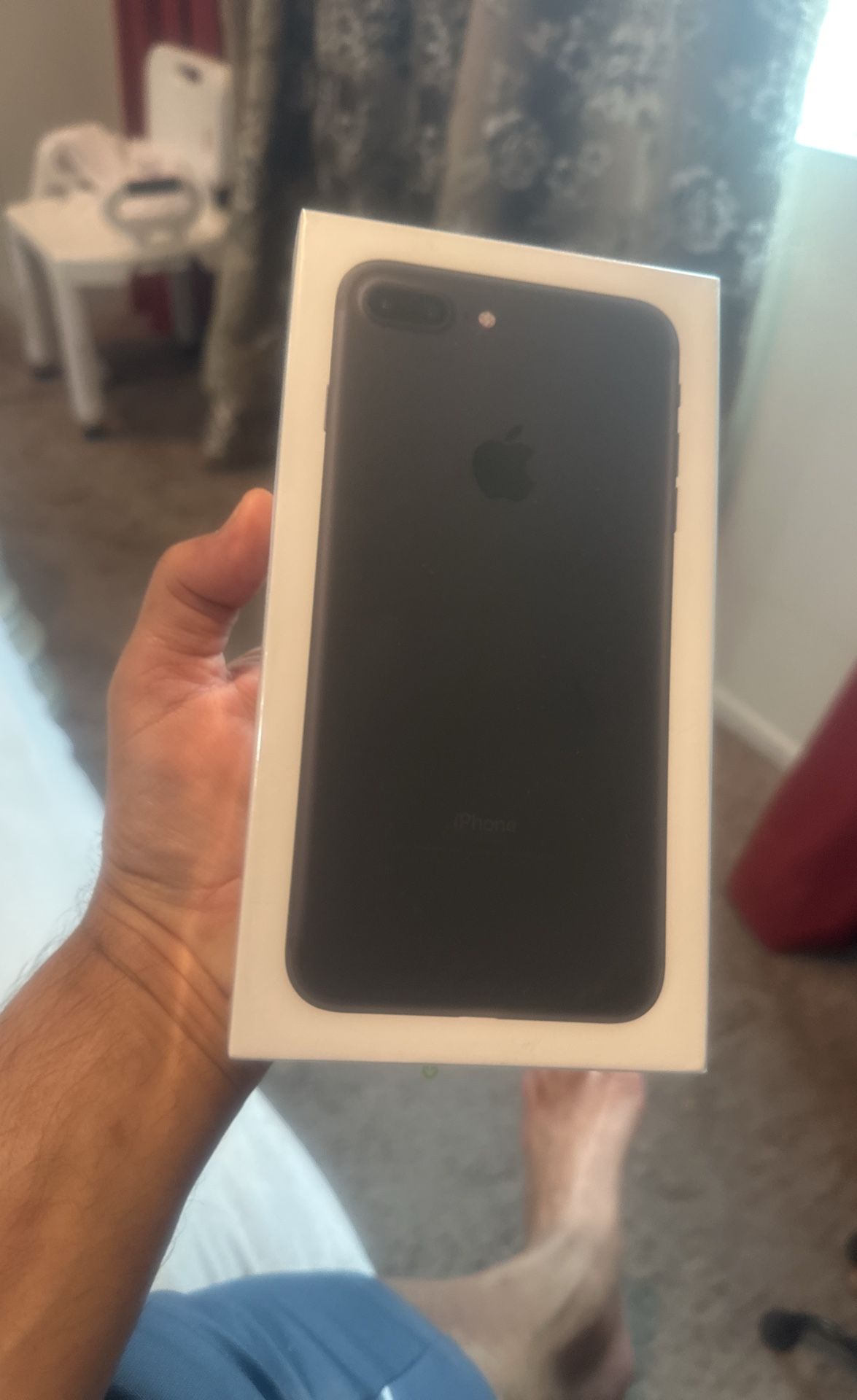 Brand new seal pack box iPhone 7 Plus unlock