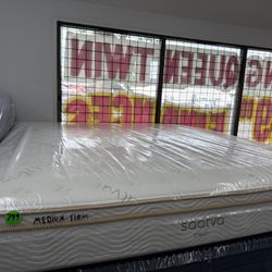 KING SIZE SAATVA CLASSIC MATTRESS & BOX SPRINGS BED SET