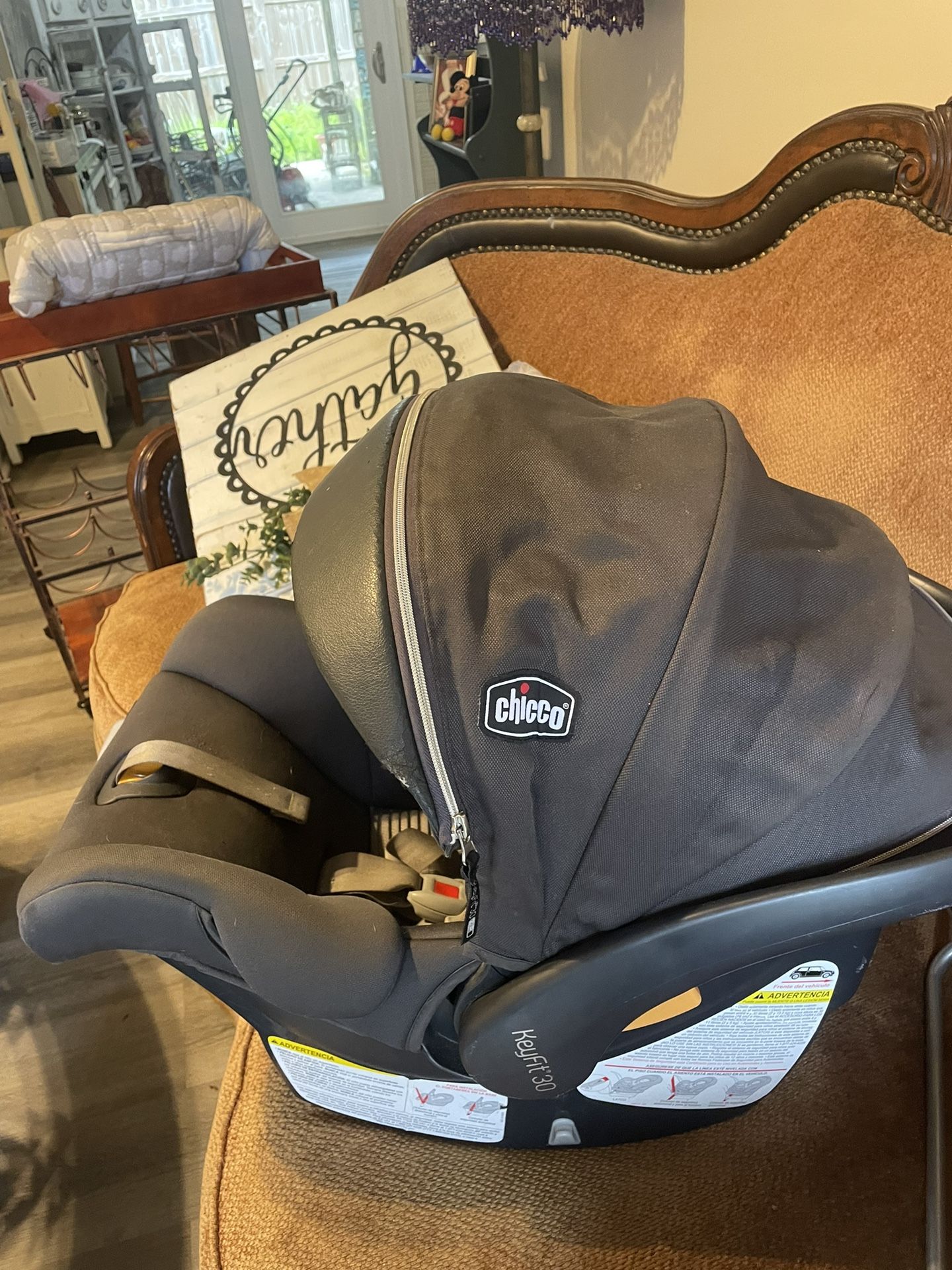 Chicco Car seat With Two bases