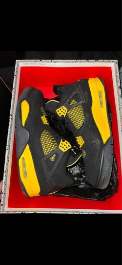 Jordan 4 Thunder (2012)