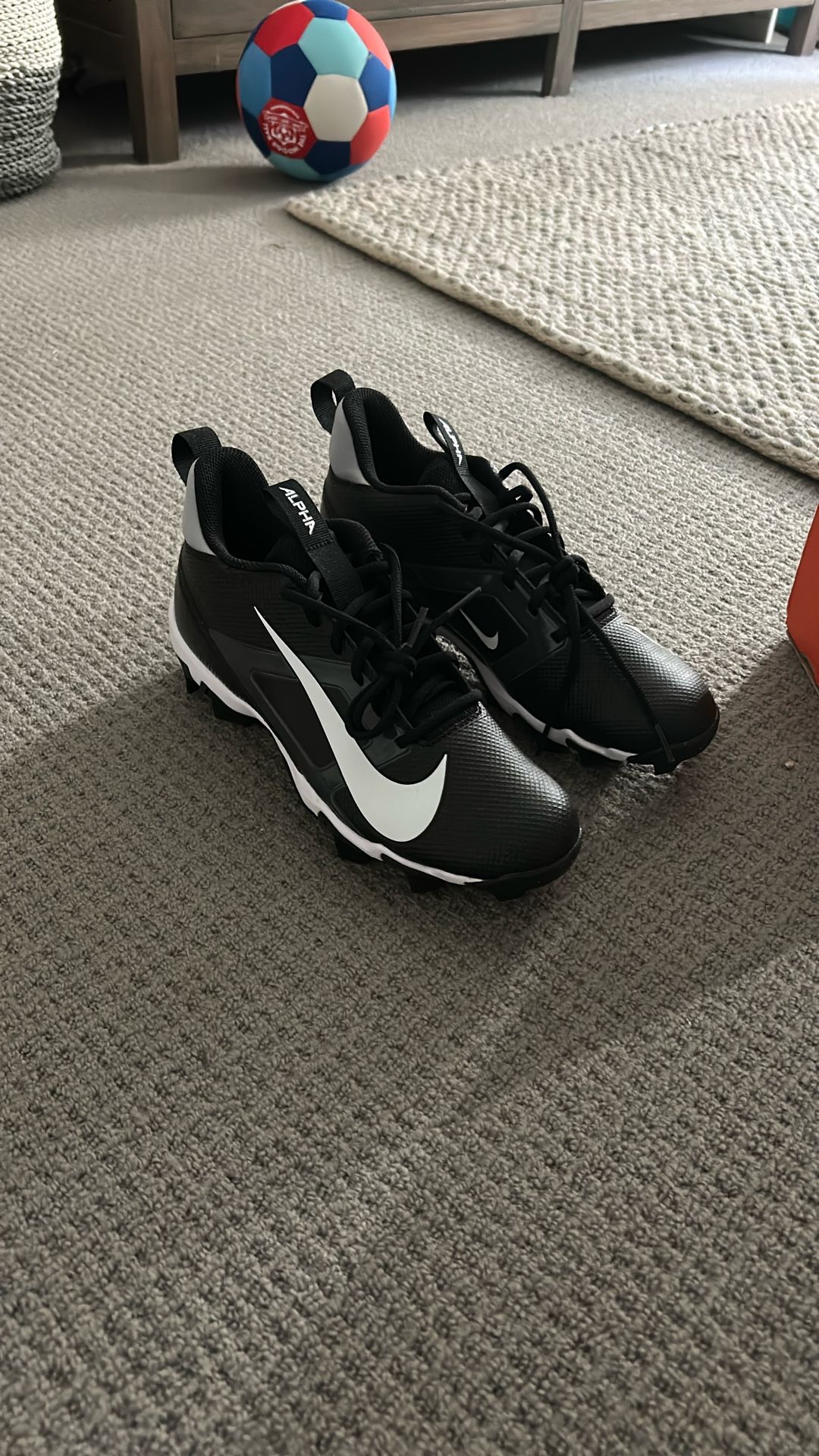 Nike Alpha Pro 4 Football Cleats