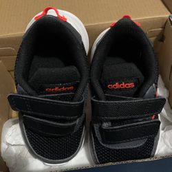 Adidas Sneakers