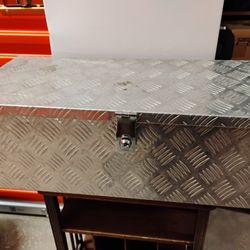Like New Diamond Plate Tool Box