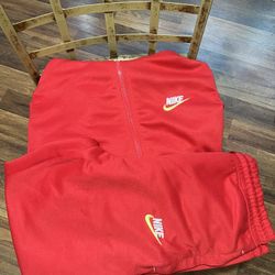 Mens Nike sweatsuits sizes s,m,l,xl $70 each hmu 🔥🔥✅