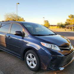 2020 Toyota  Sienna LE