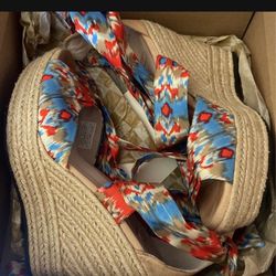 Ugg summer Heel Size 7