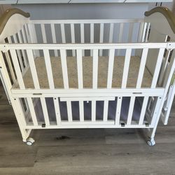 White Bassinet/Crib