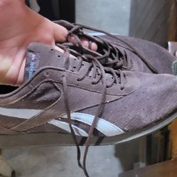 Pair of Woman's Reebok Sneakers (Size: 9)