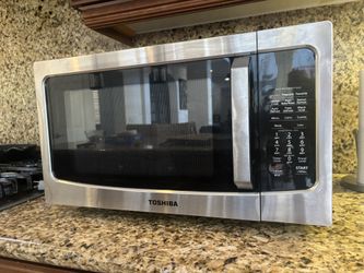 Toshiba Airfryer Microwave (Used twice) Like-New