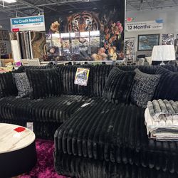 Oversized Chaise Sectional! $2599 🖤📦✨