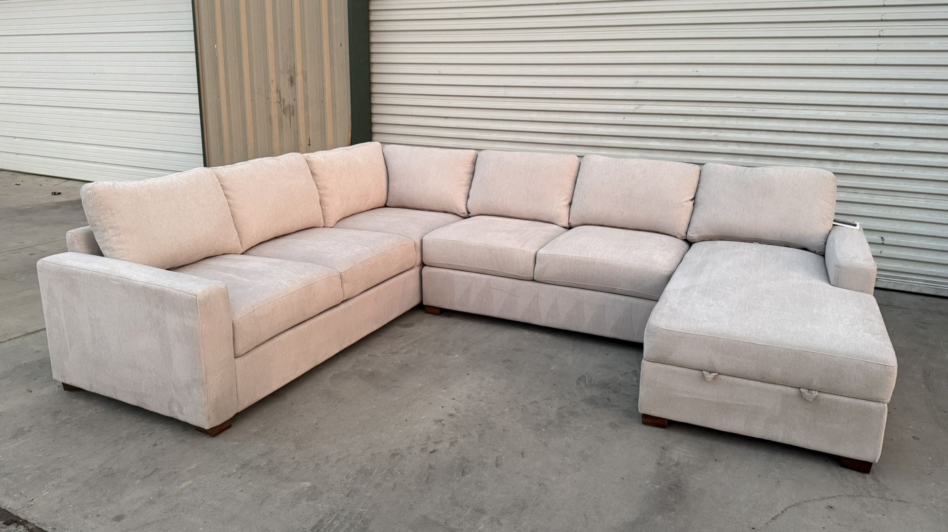 3 PIECE SECTIONAL WITH STORAGE CHAISE 