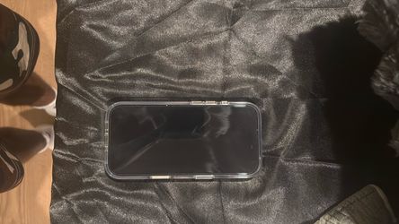 iPhone 17 (locked)