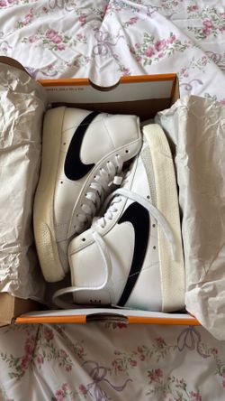 Nike blazer mid 77 size 5w or 3.5 y