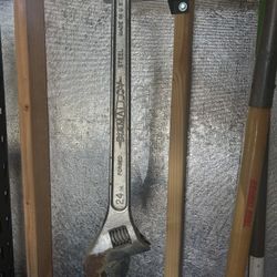 24 In Adjustable Wrench