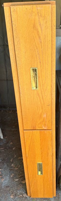 Platform with drawers-$30 Cash Only. Pick-Up in Clovis. No Delivery.